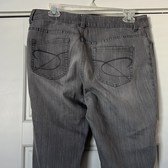 Chico’s‎ Platinum washed gray 5 pocket slim leg jeans Sz 8 short - Picture 5 of 9